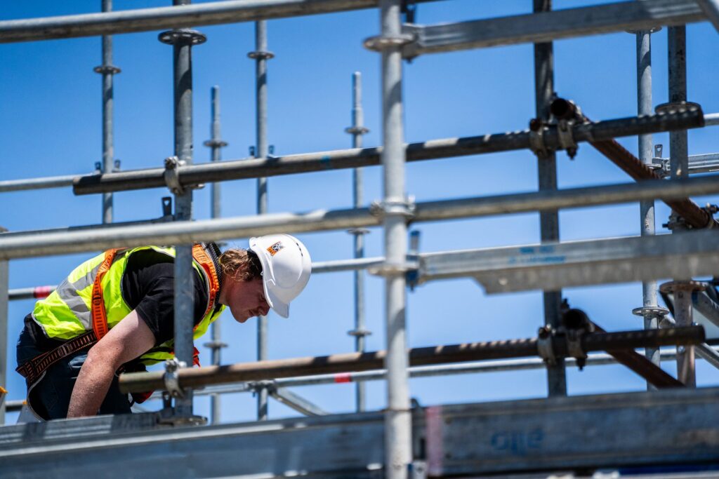 RIIWHS204 Work safely at heights